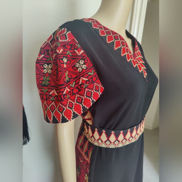 Embroidery Dress - Picture 15 of 15